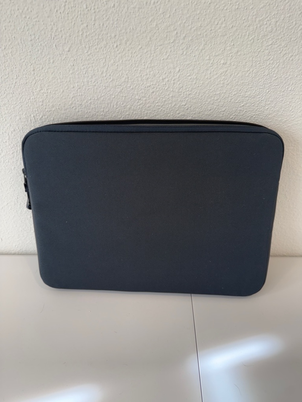 Incase A.R.C. Sleeve for 14-inch Laptop Navy Blue - Picture 3 of 3